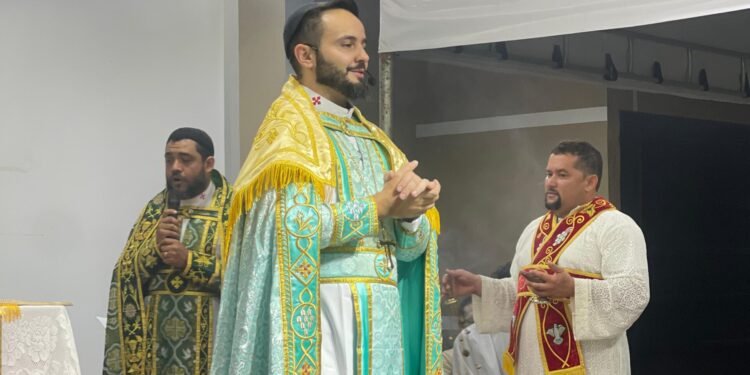 Padre Caio Queiroz preside Santa Missa marcada por fé, reflexão e emoção em Canaã dos Carajás