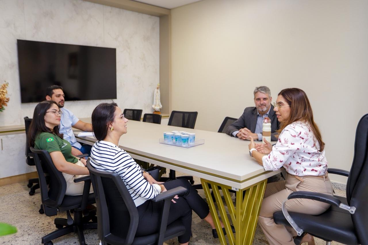 Prefeita Josemira Gadelha alinha detalhes do novo Plano de Arborização com FGV