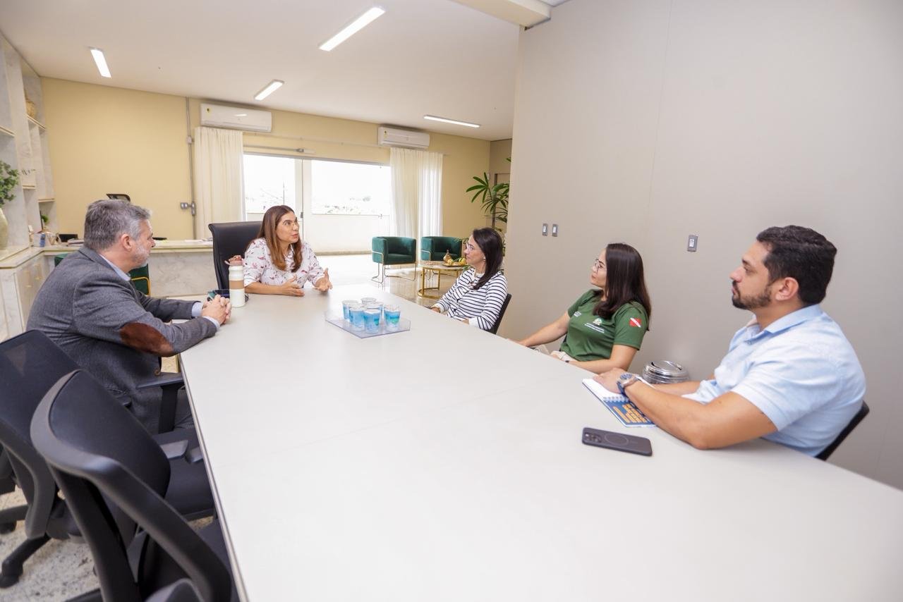 Prefeita Josemira Gadelha alinha detalhes do novo Plano de Arborização com FGV