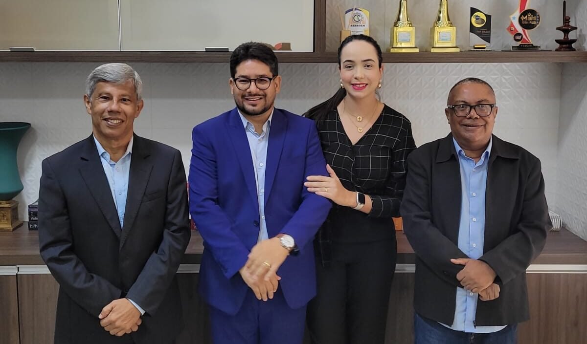 Advocacia, Amizade e Elegância: Encontro no Escritório