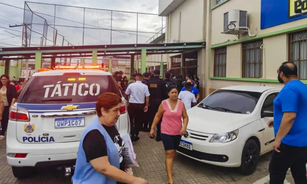 Adolescente de 13 anos mata duas funcionárias a tiros em escola no Acre