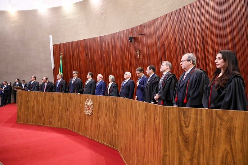 Nunes Marques assume o comando do TSE e lança alerta sobre IA, fake news