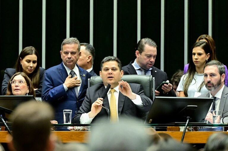 Congresso derruba veto de Lula ao PL da Dosimetria e abre caminho para redução de penas de condenados pelo 8 de janeiro