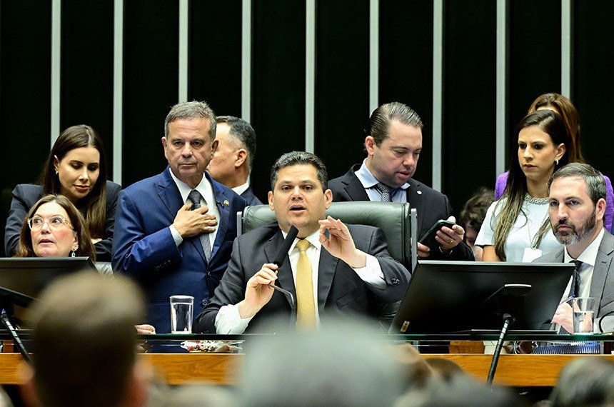 Congresso derruba veto de Lula ao PL da Dosimetria e abre caminho para redução de penas de condenados pelo 8 de janeiro