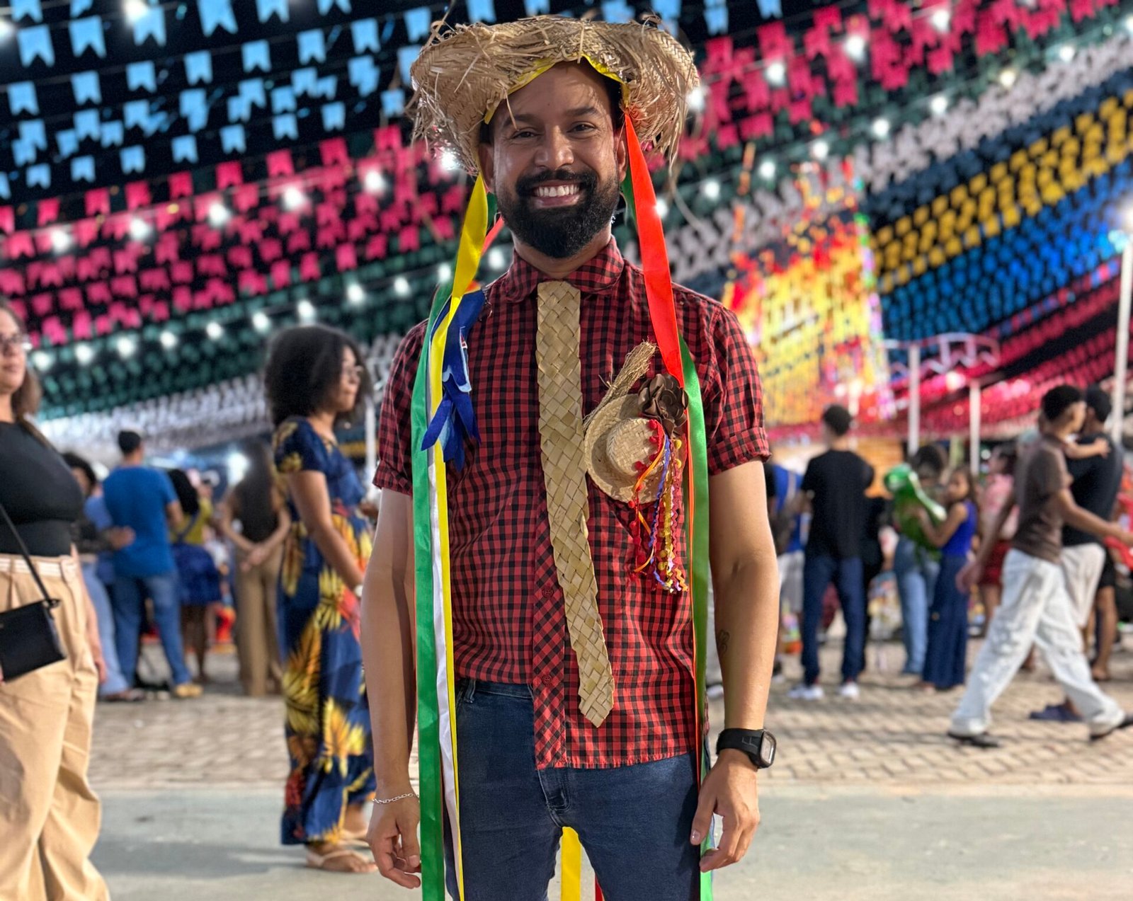 Vando Douglas transforma moda, cultura e identidade amazônica em destaque no Canaã Cidade Junina