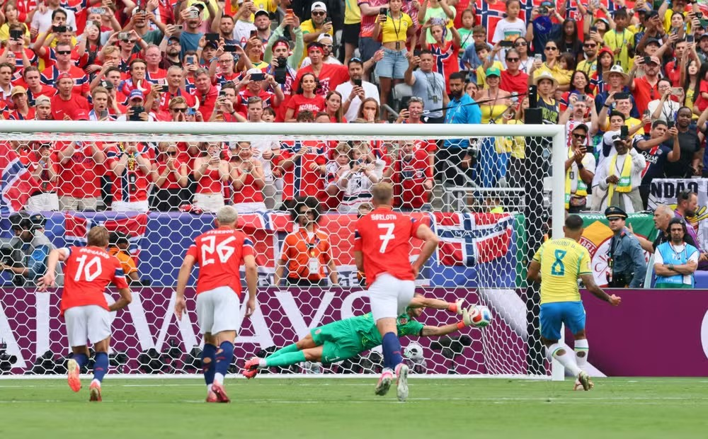 Bruno Guimarães perde pênalti e repete marca negativa de Zico na Copa