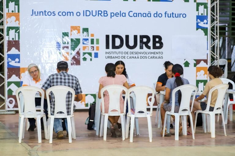 IDURB realiza plantão de serviços na Praça da Bíblia