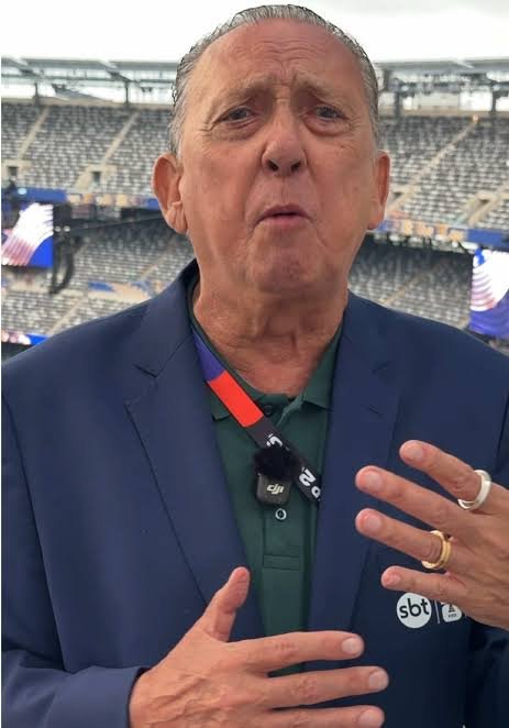Galvão Bueno faz última narração em Copas do Mundo e recebe homenagem do SBT