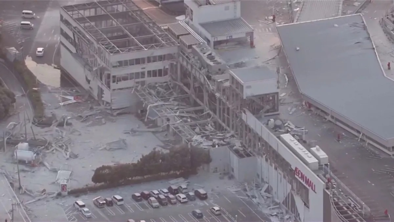 Terremoto de magnitude 7,1 atinge o Japão e provoca desabamento e explosão em shopping em Kumamoto
