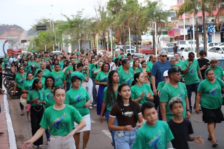 Fé, louvor e comunhão marcam celebração do Dia do Evangélico