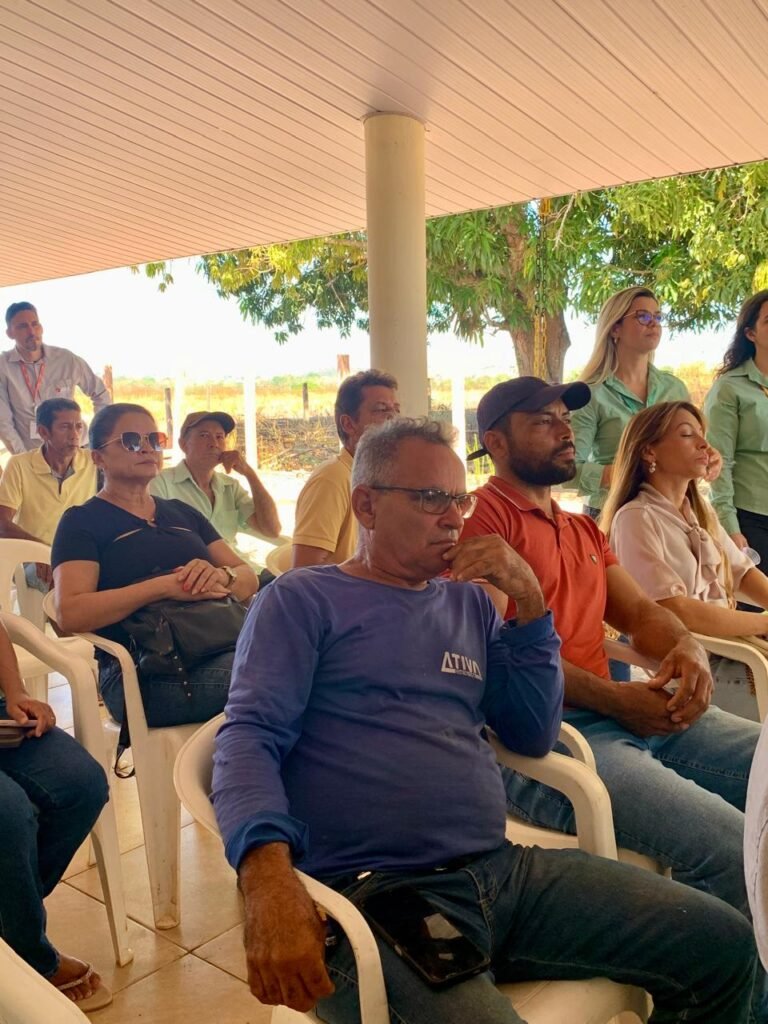 Projeto "Saúde e Movimento nas Vilas" entrega óculos de grau a moradores da Vila Américo Santana