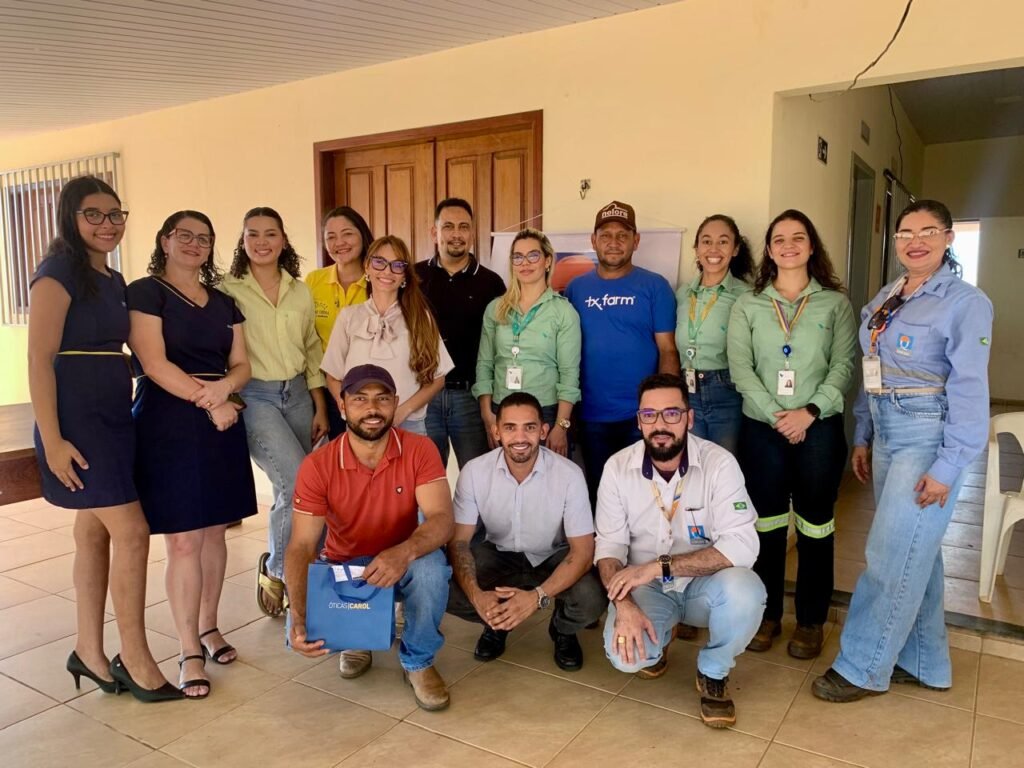 Projeto "Saúde e Movimento nas Vilas" entrega óculos de grau a moradores da Vila Américo Santana