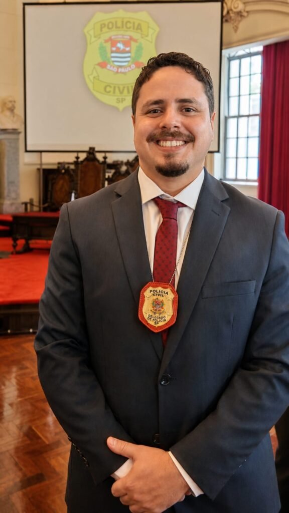 Educação à distinta missão de delegado: Rômulo Rodrigues conquista seu lugar na Polícia Civil de São Paulo