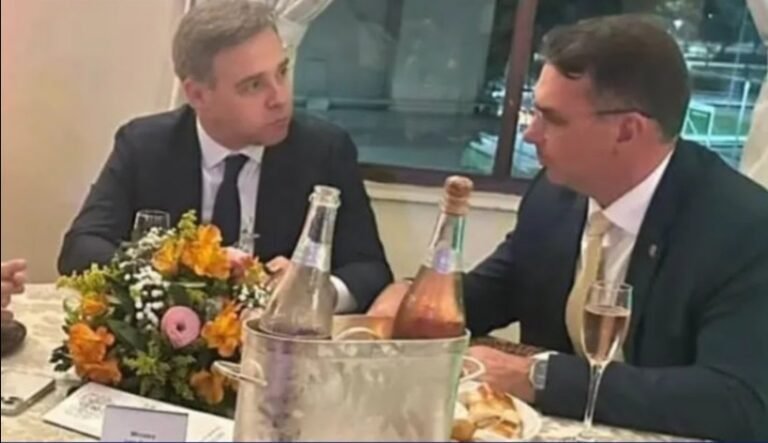 Flávio Bolsonaro elogia afastamento de diretor-geral da PF e defende autonomia da corporação