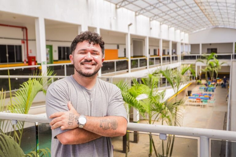 Entre sonhos e aprendizados: a história de quem aprendeu na escola pública a ser professor