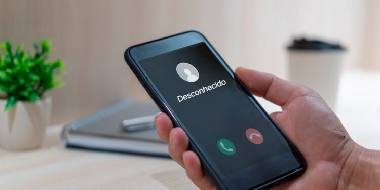 Governo anuncia novas regras para bloquear ligações suspeitas e combater golpes telefônicos