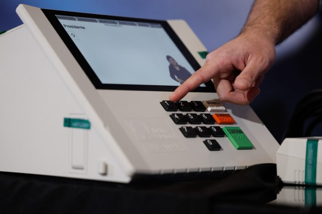 TRE apresenta urna eletrônica para as Eleições 2026 - primeiro